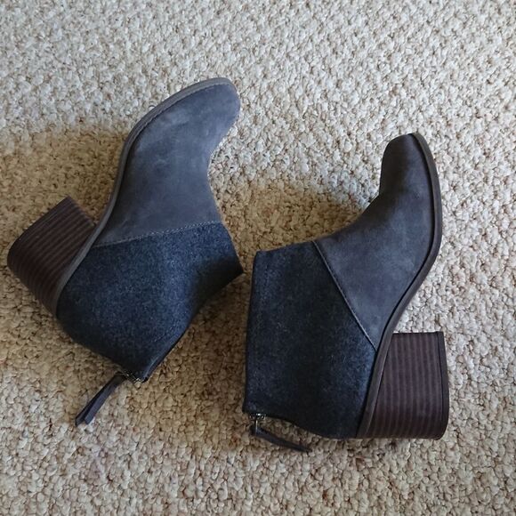 Toms Gray Suede Wool Blend Stacked Heel Ankle Bootie size 8 - Picture 3 of 15